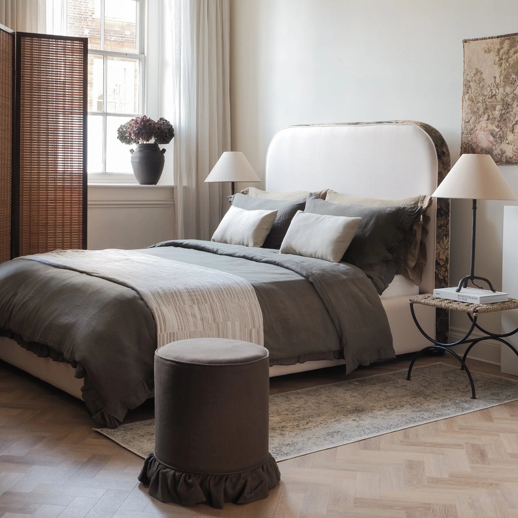 Curve Bed